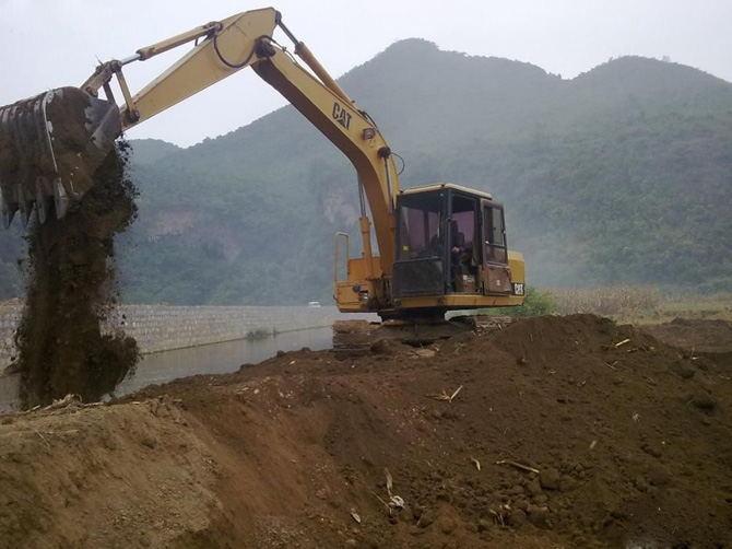 2002 el cubo E120B del año 80.3kw 0.5cbm utilizó a CAT Excavator 0